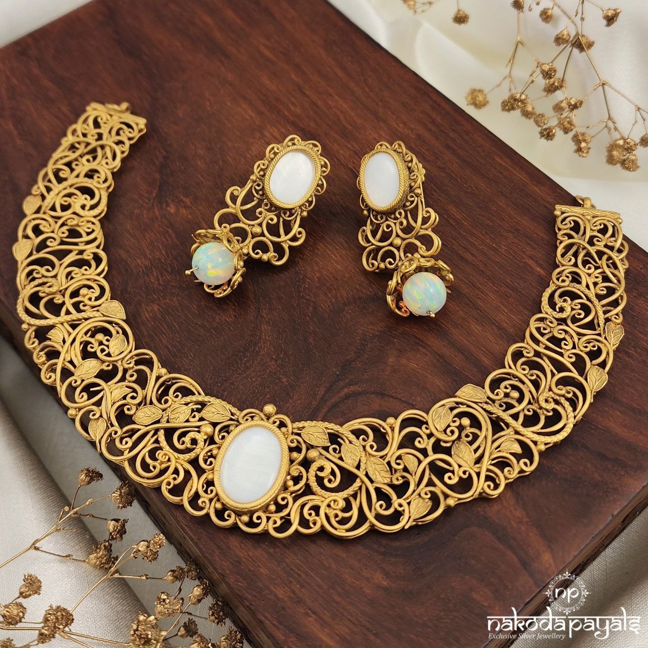 Mop Leafy Neckpiece With Earrings (Gn8651)