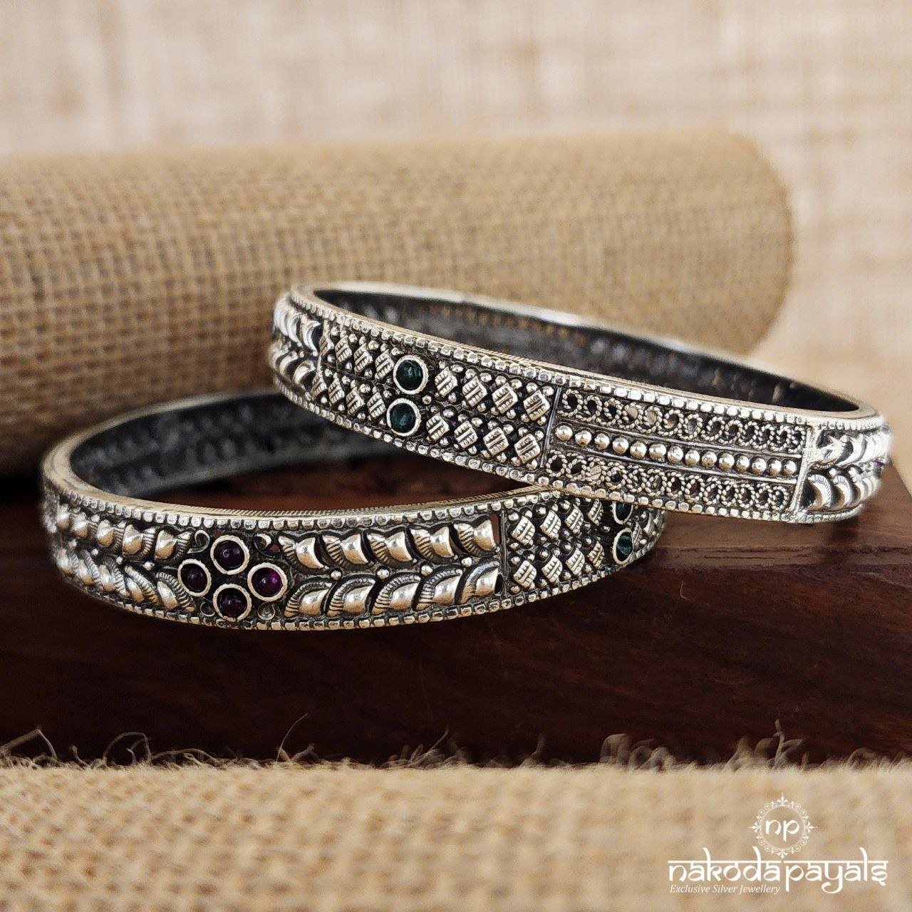 Elegant Red & Green Bangles (K5020)