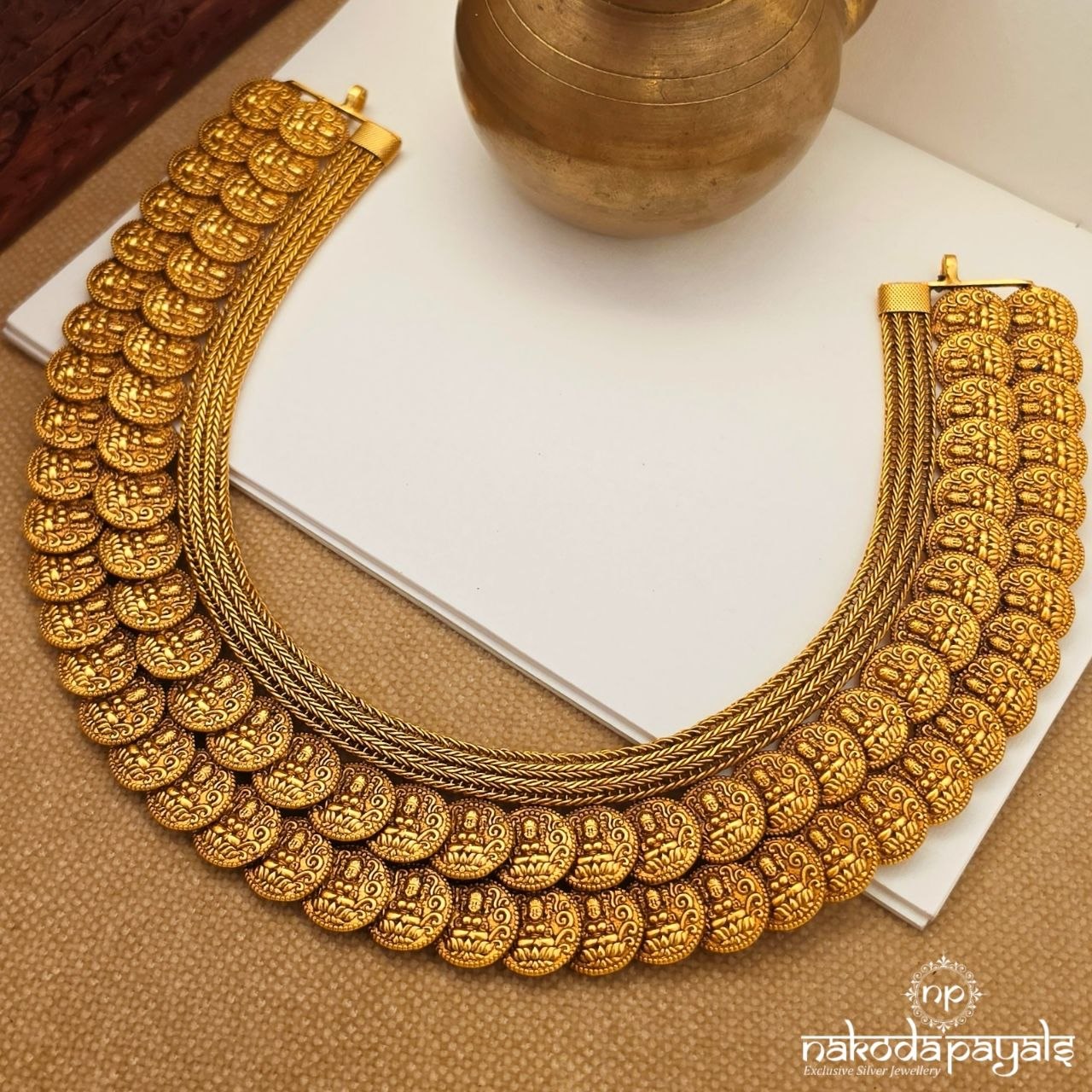 Exemplary Lakshmi Kasu Neckpiece (Gn10674)