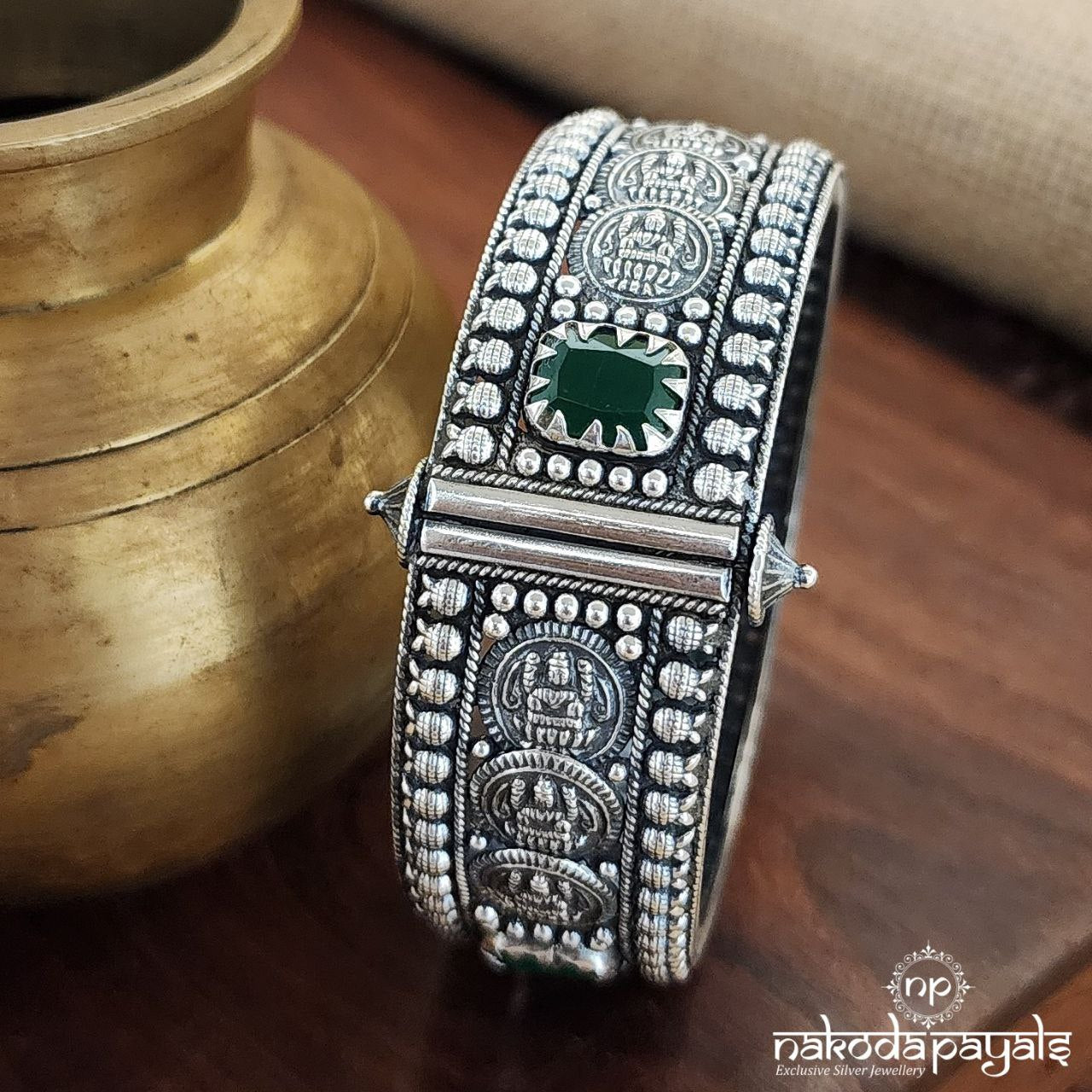 Emerald Lakshmi Screw Kada (K4963)