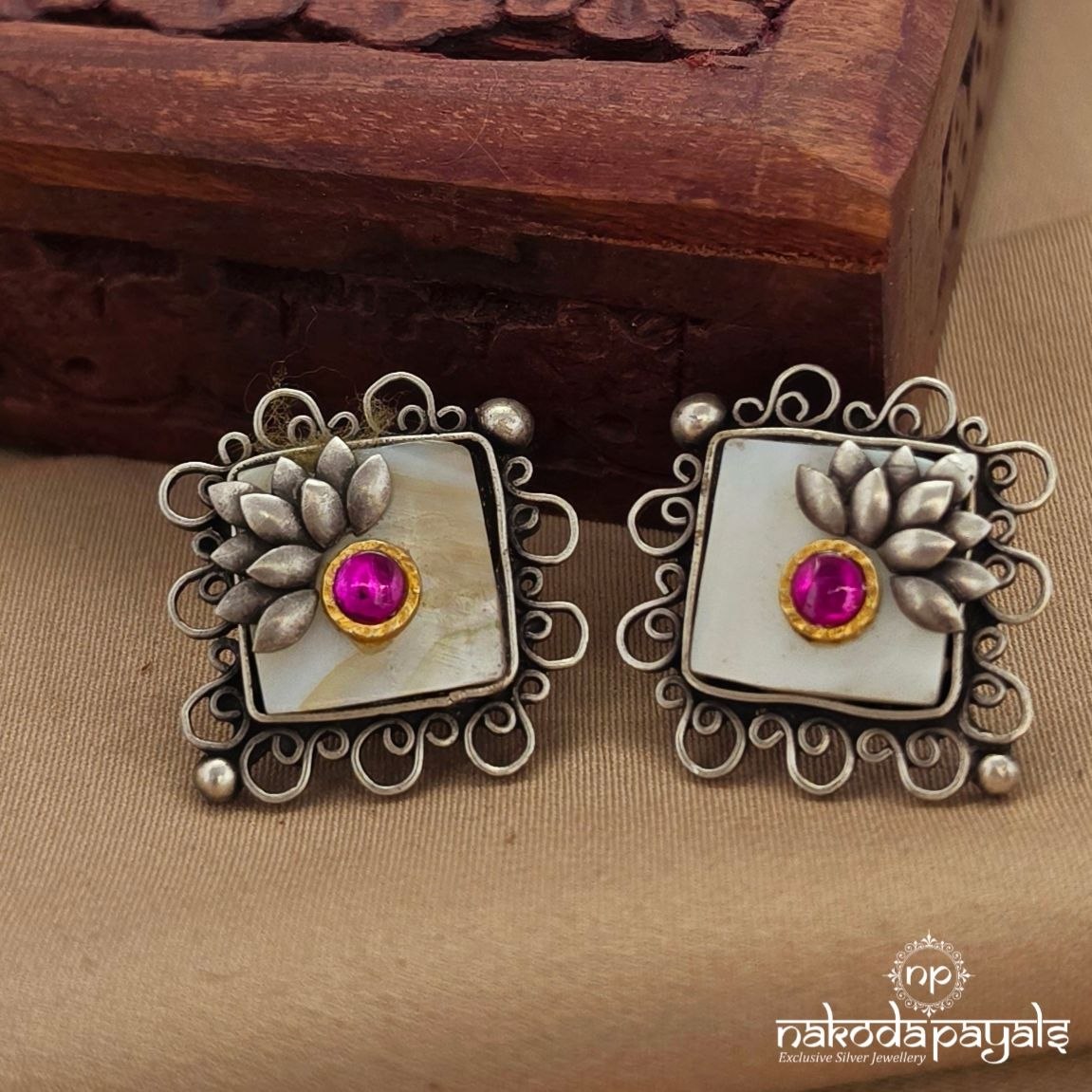 Elegant MOP Studs (S9702)