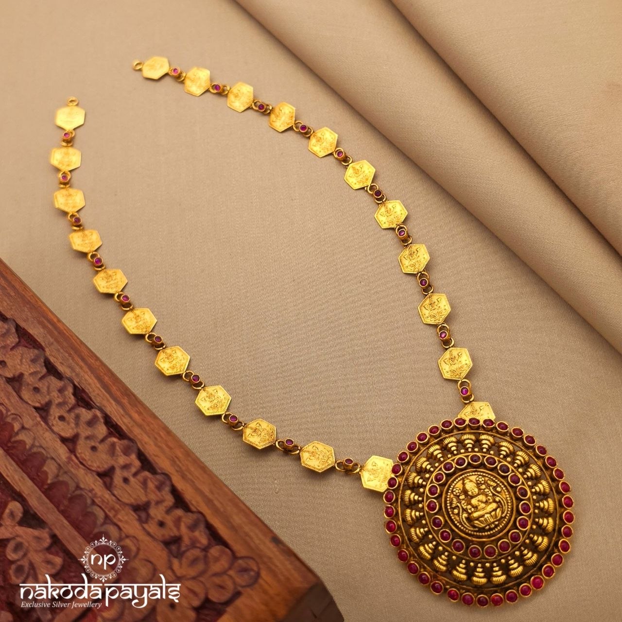 Circular Floral Lakshmi Kasu Neckpiece (Gn10782)