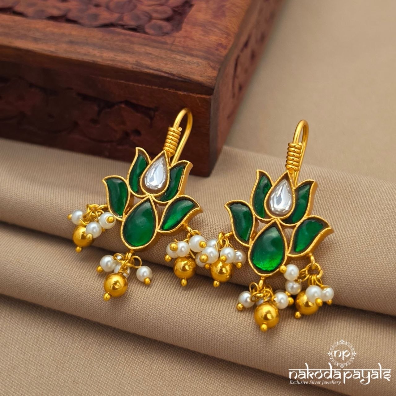 Green Pearl Lotus Hanging (Ge10885)