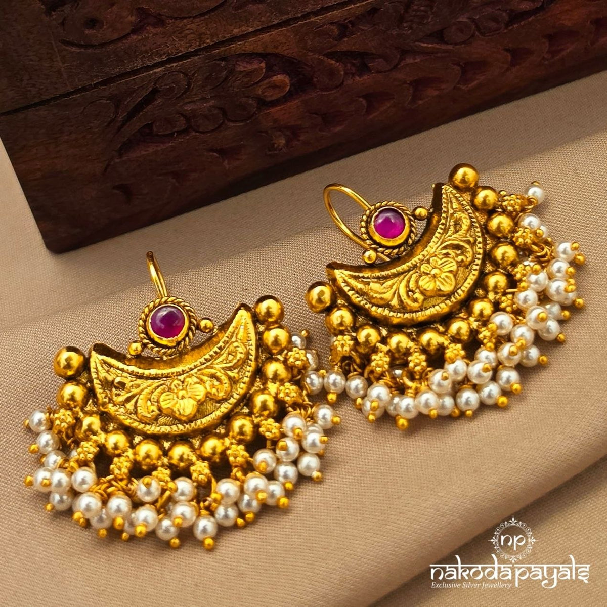 Elegant Pink Dot Earrings (Ge11401)