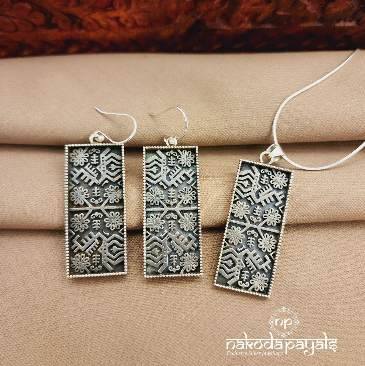 Oxidised Elegant Pendant Set (N11645)