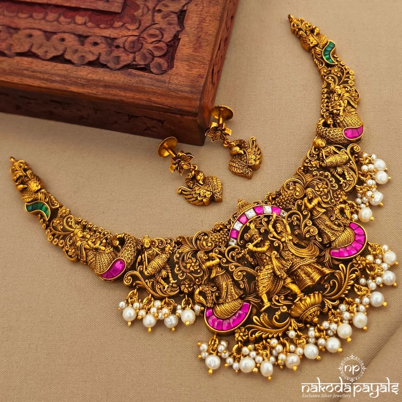 Exquisite Radha Krishna Neckpiece With Earrings (Gn10601)