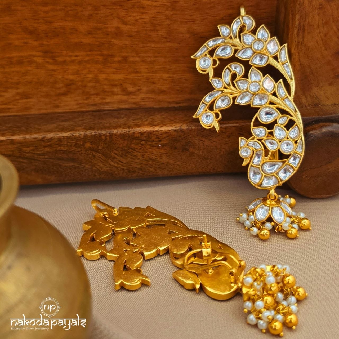 White Kundan Peacock Earcuff Jhumka (Ge10897)