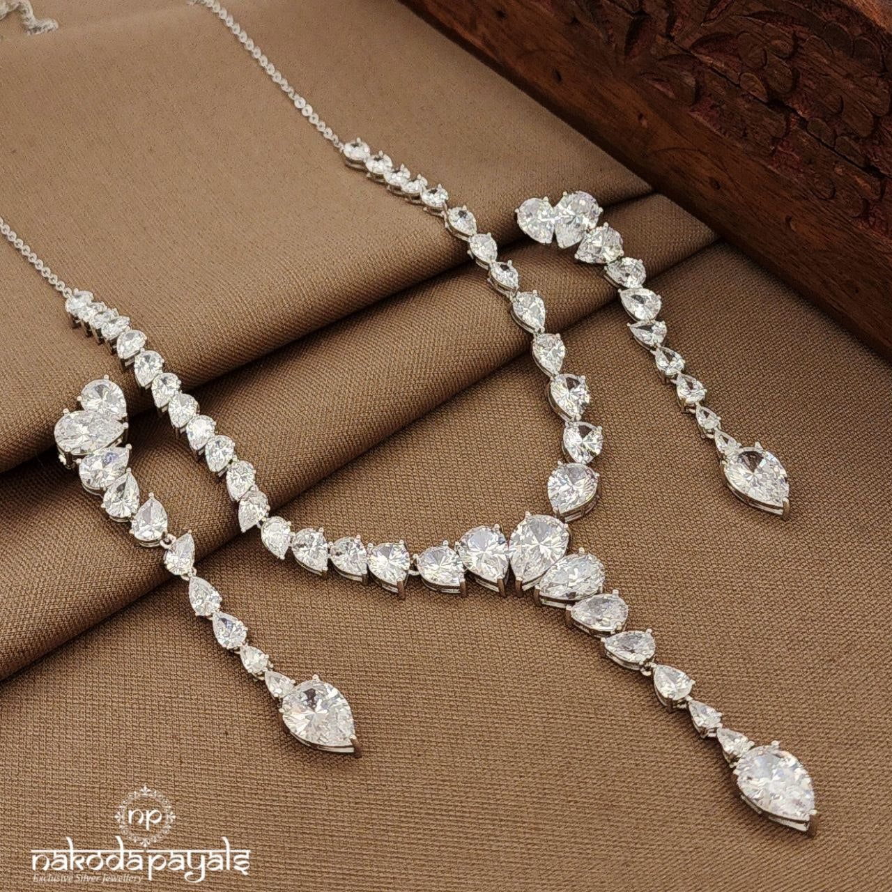 White Drop Neckpiece With Earrings (St3815)