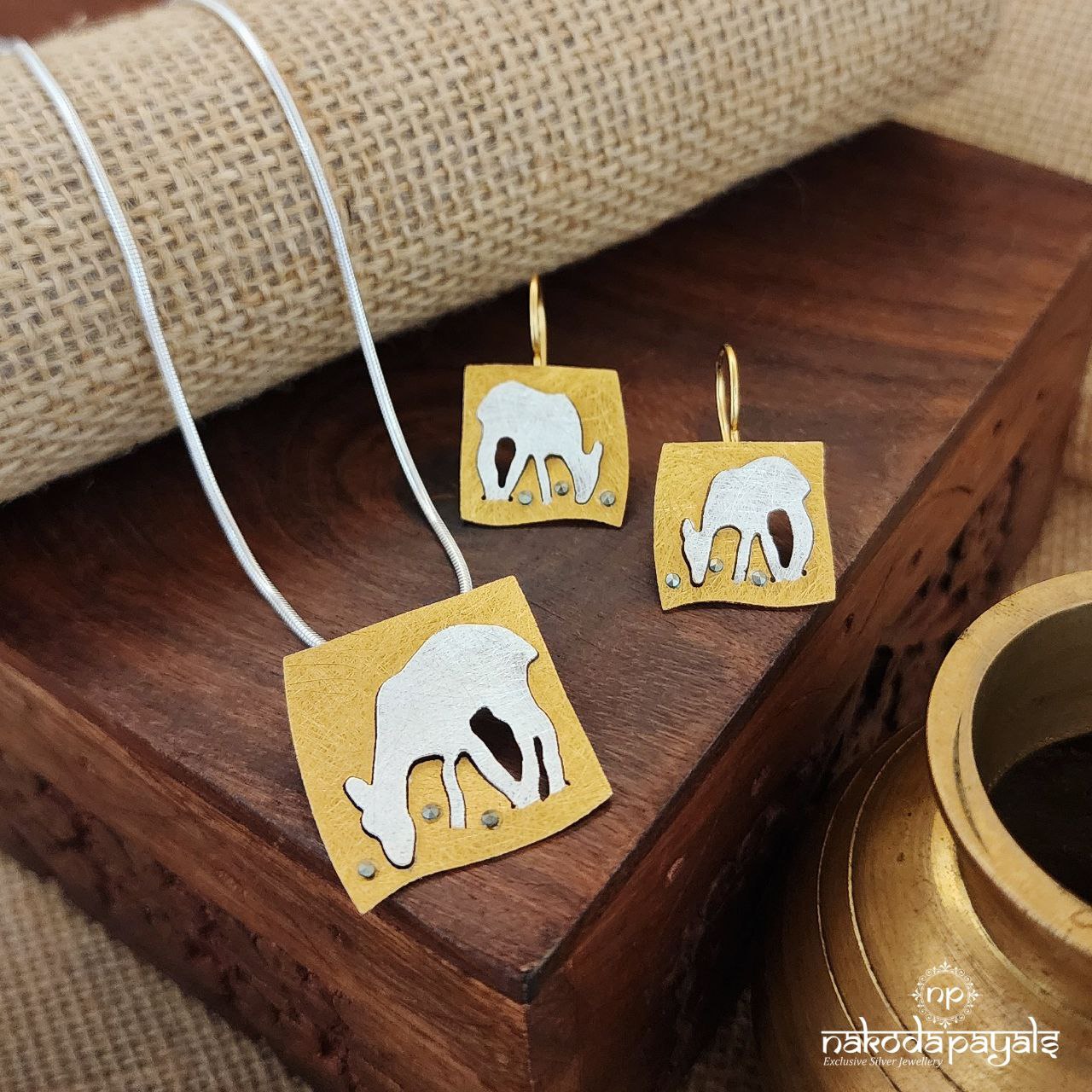 Stylish Deer Neckpiece Set (St2937)