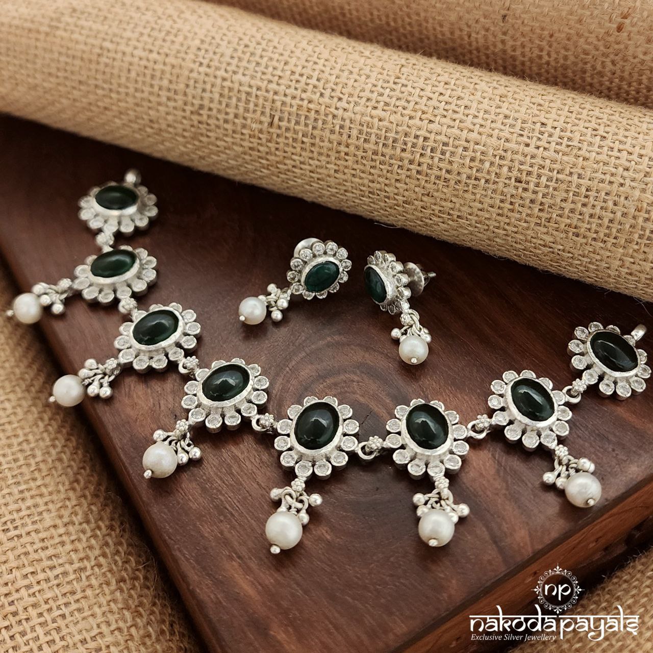 Oval Emerald Green Choker With Earrings (N10842)