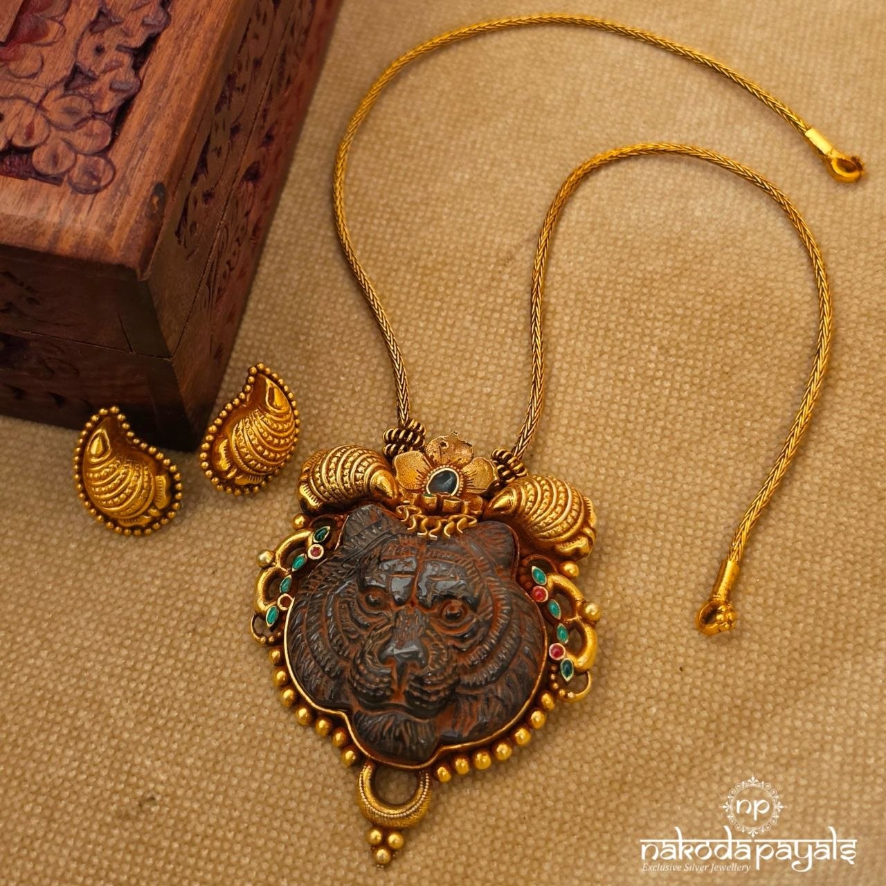 Exclusive Tiger Neckpiece With Earrings (Gn10664)