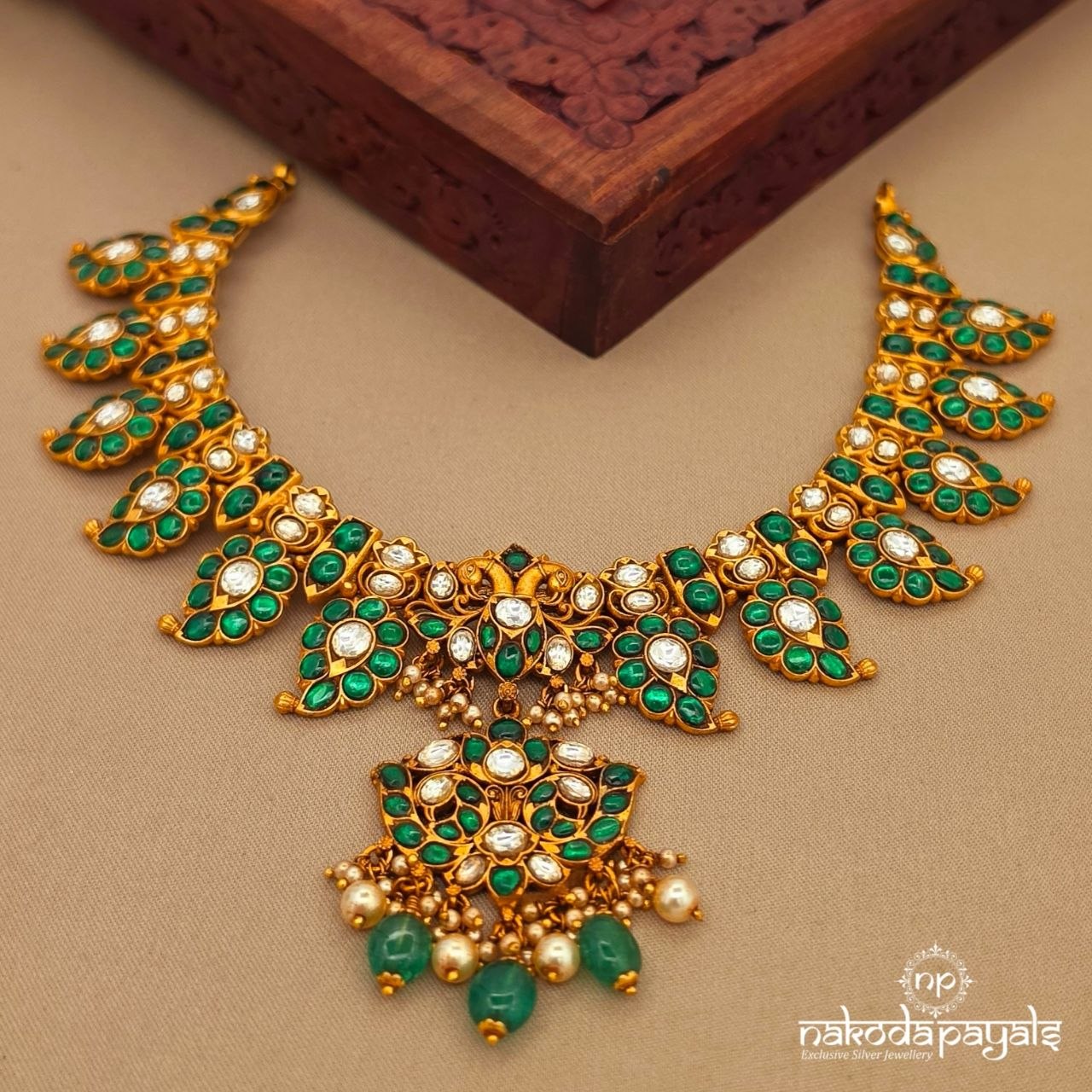 Greenish Mango Traditional Neckpiece (Gn10200)