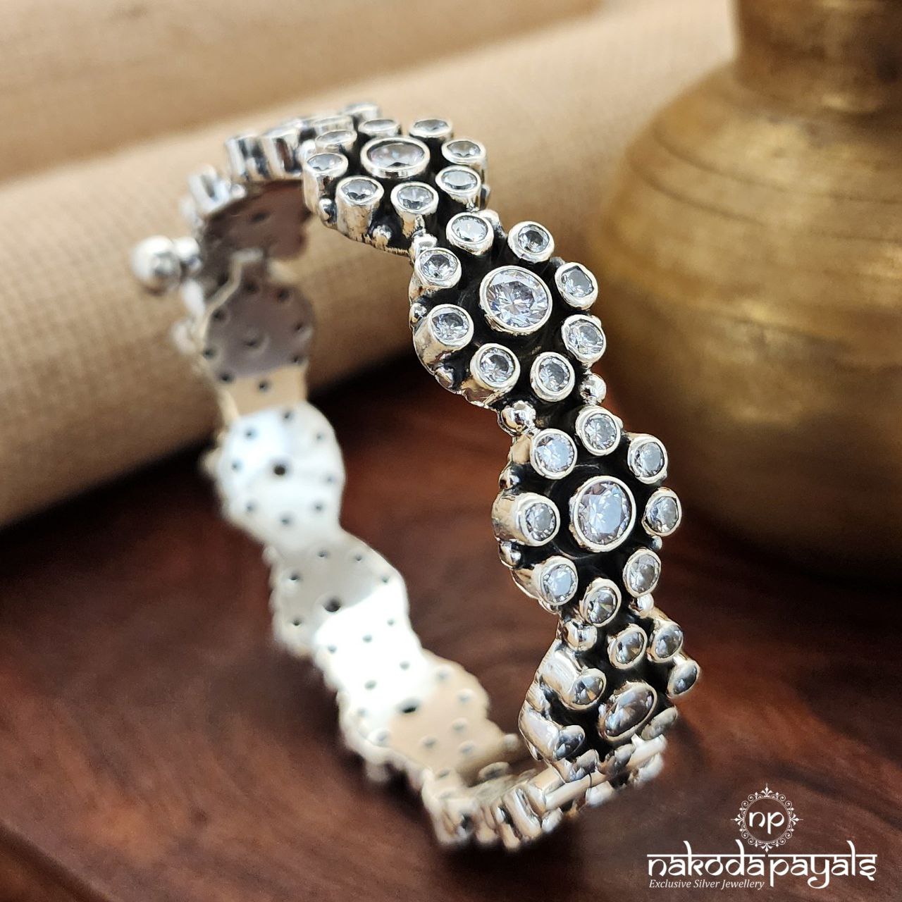 Sparkling White Screw Kada (K4993)