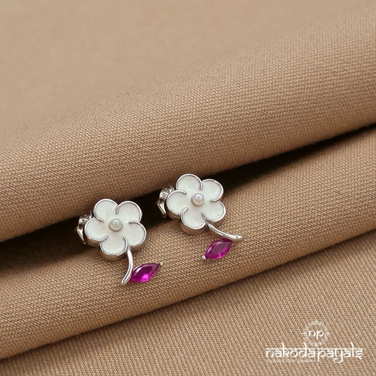 Mope White Floral Earrings (St4072)