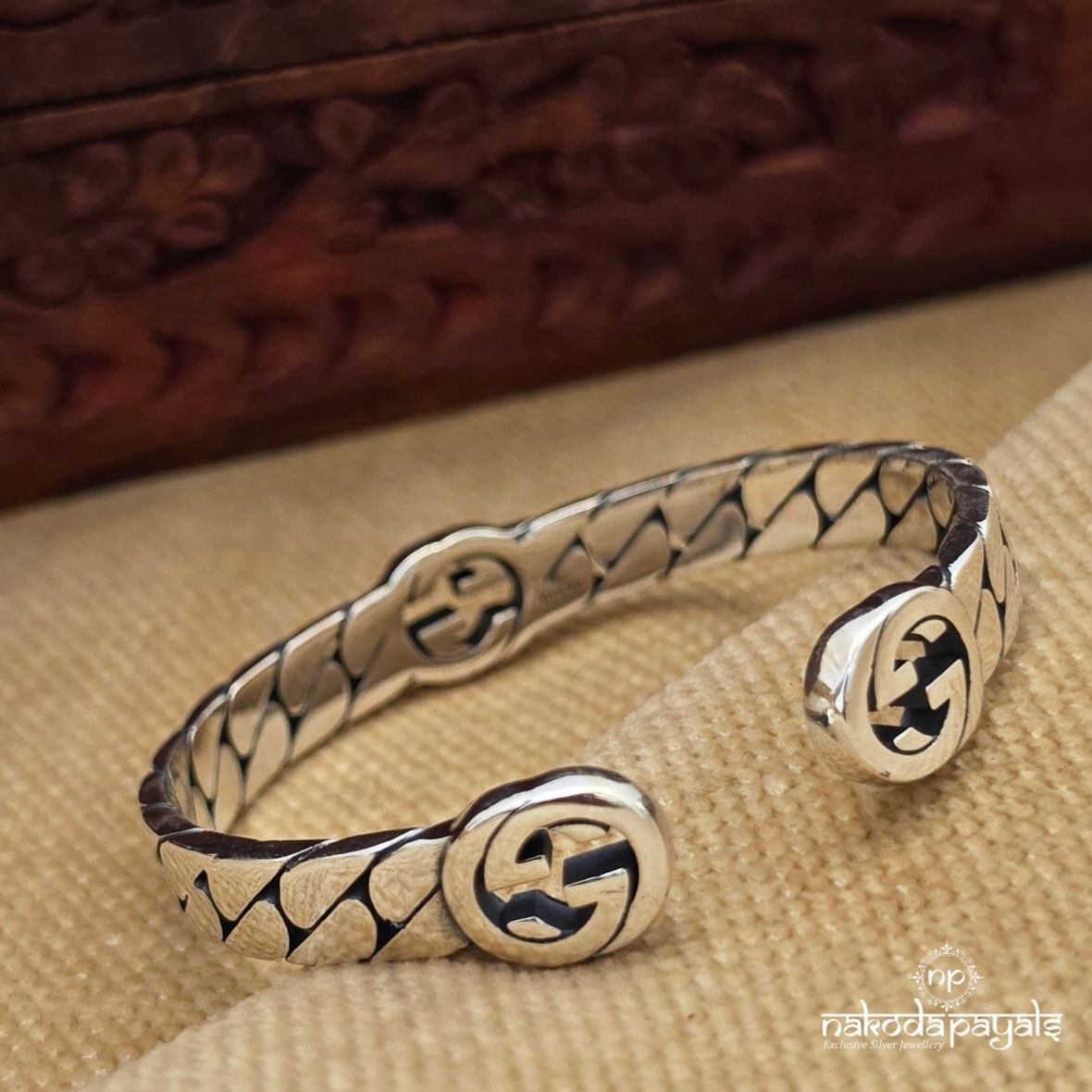 Elegant Gucci Cuff kada (St4154)