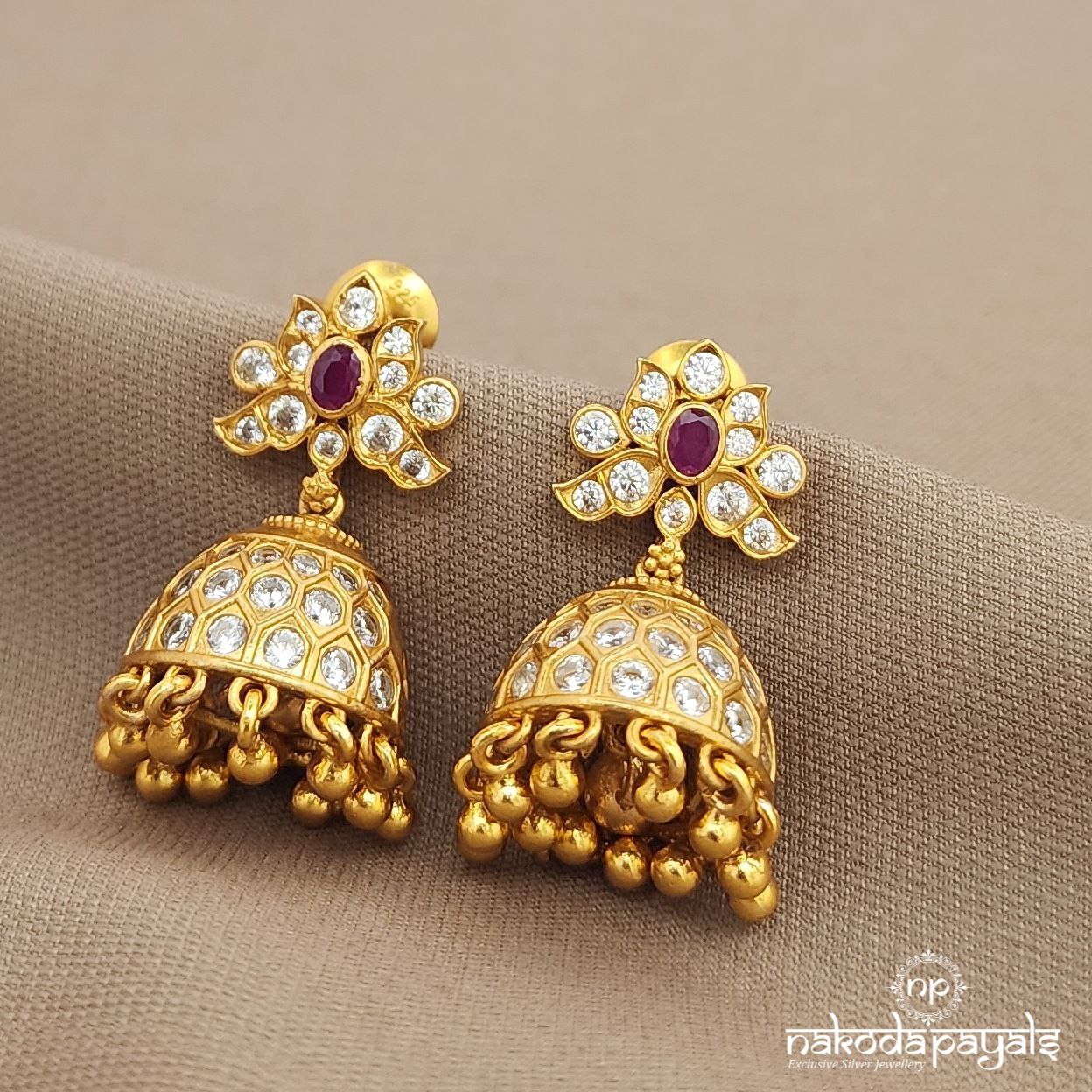 Traditional Red Neckpiece With Earrings (Gn9633)