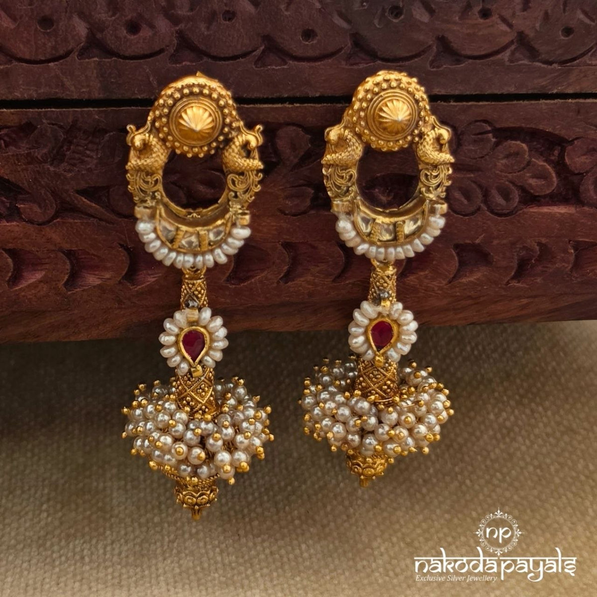 Traditional Pearly Chandbali (Ge11459)