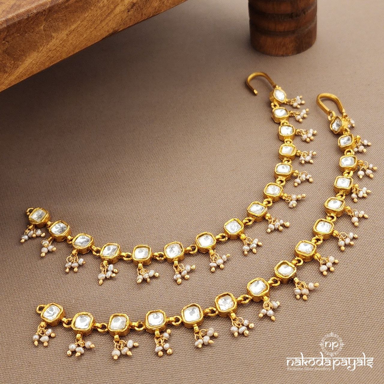 White Squarish Kundan Maati (Gm1080)