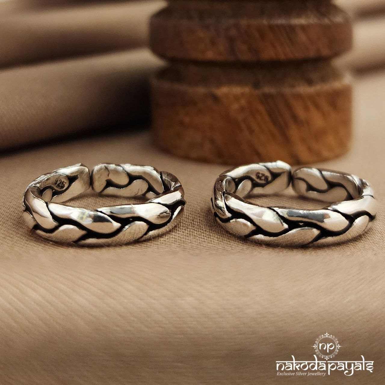 Elegant Oxidised Toebands (T4727)