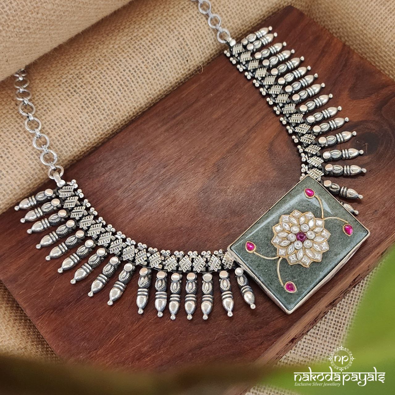 Kundan Embosed Neckpiece (N9972)