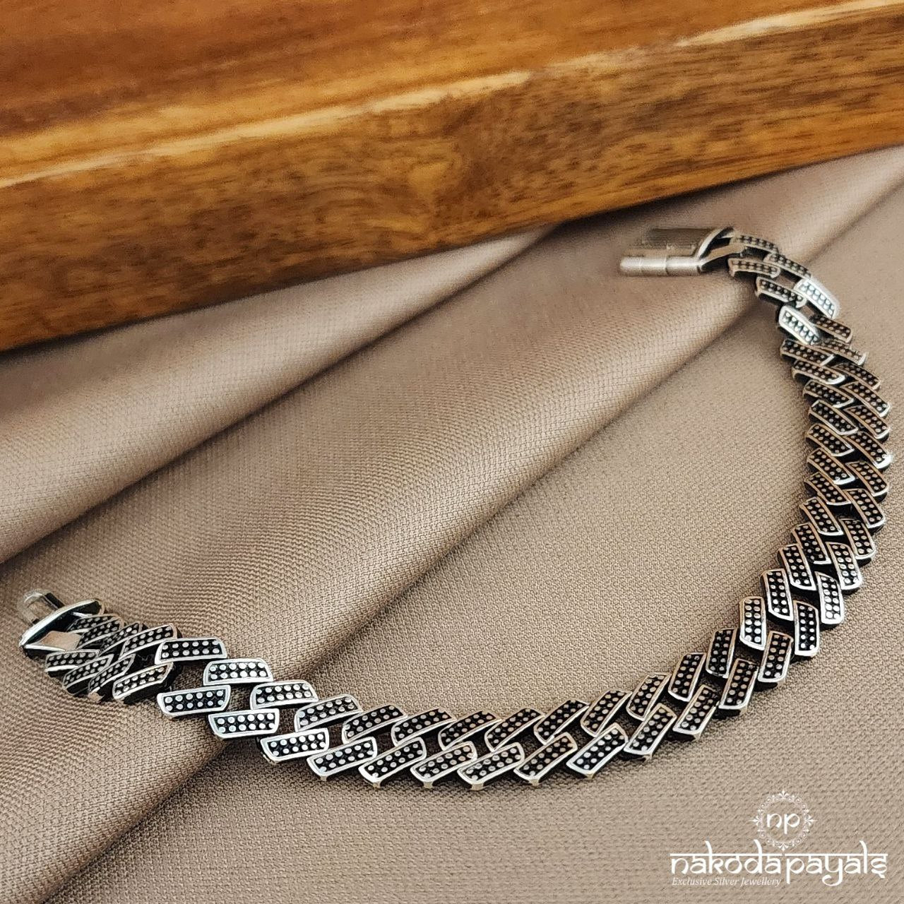 Stylish Men's Bracelet (Mc1059)