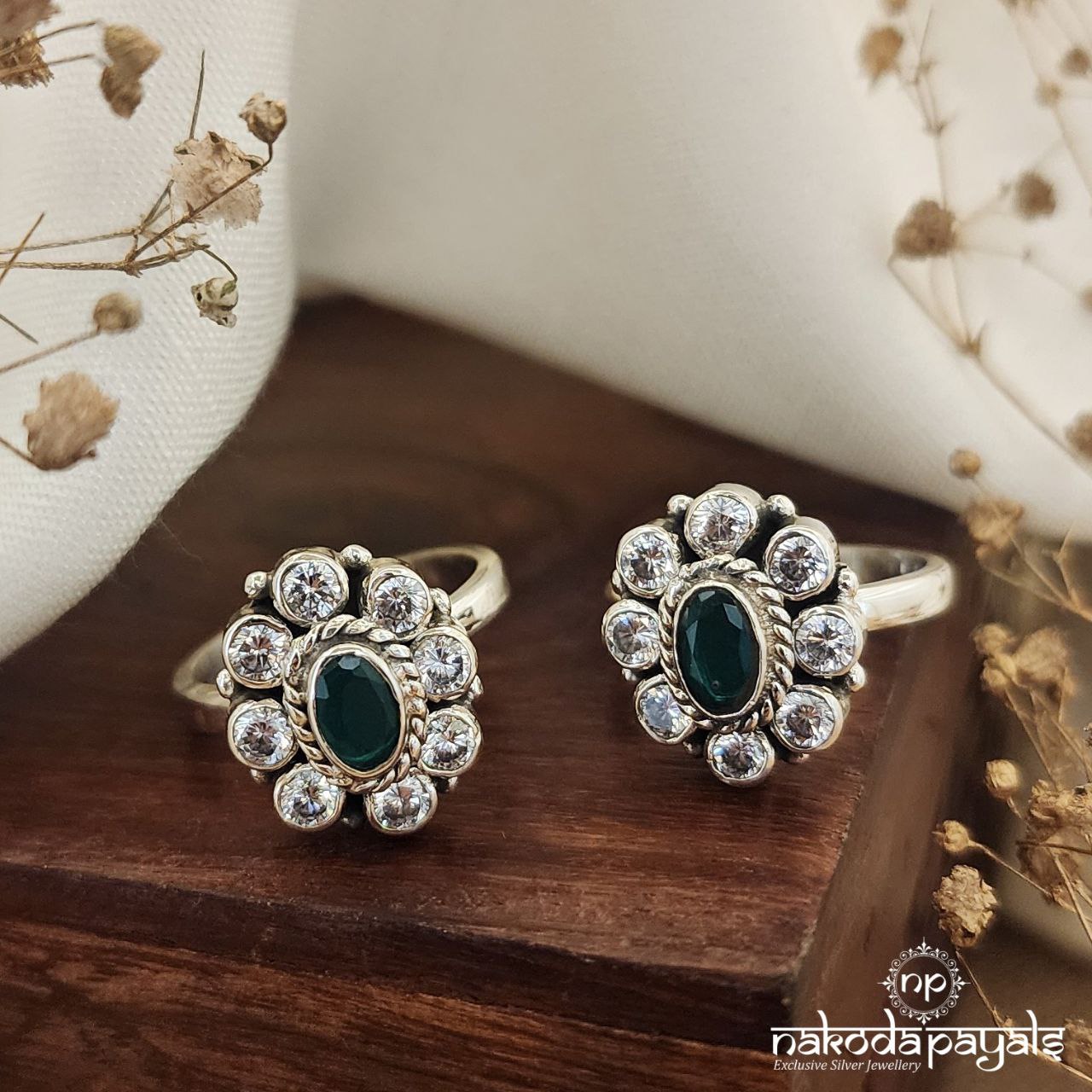 Oval Green Toerings (T4285)