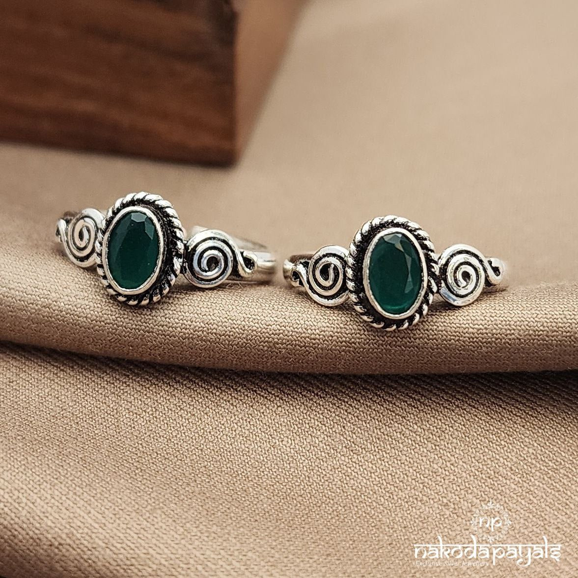 Oval Green Toerings (T4595)