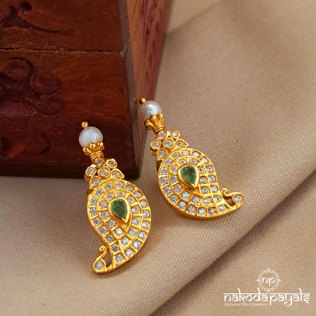 Mango Green Pearl Studs (Ge11135)
