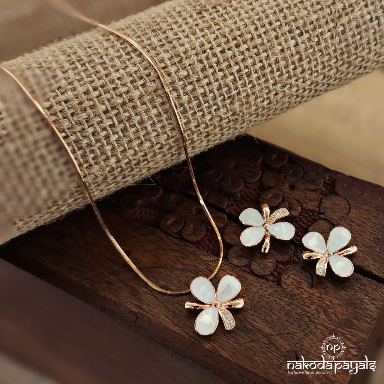 Leafy MOP Neckpiece With Earrings (St3108)