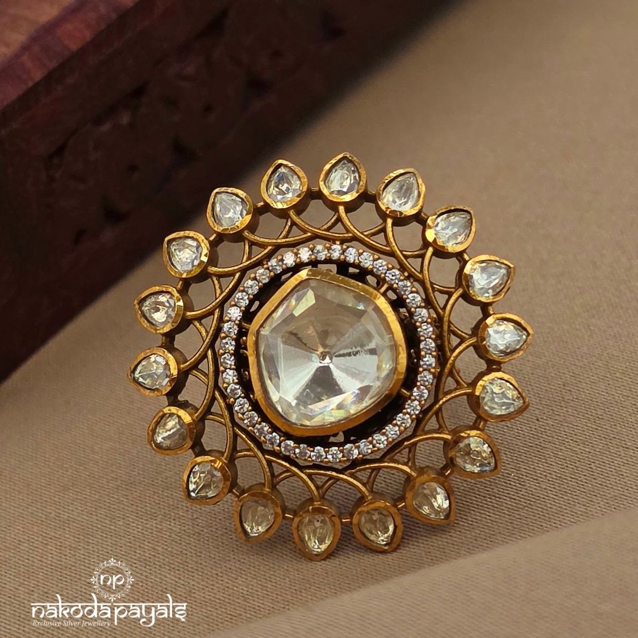 Floral White Finger Ring (F2954)