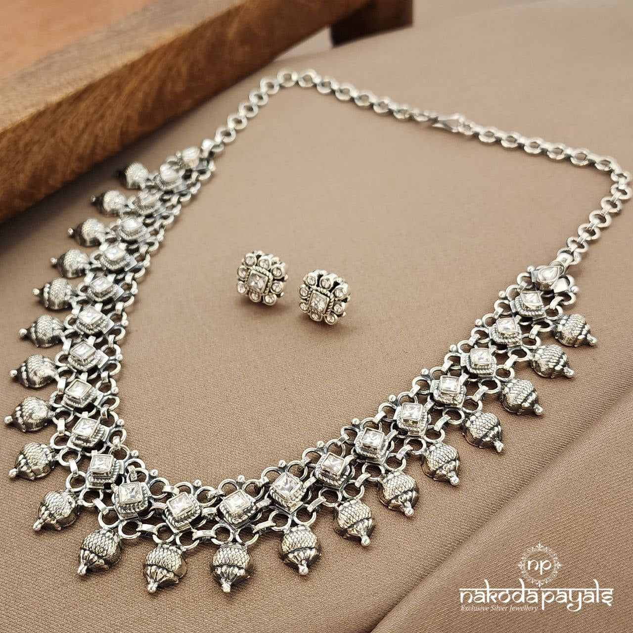 Squarish White Kundan Neckpiece With Earrings (N11025)