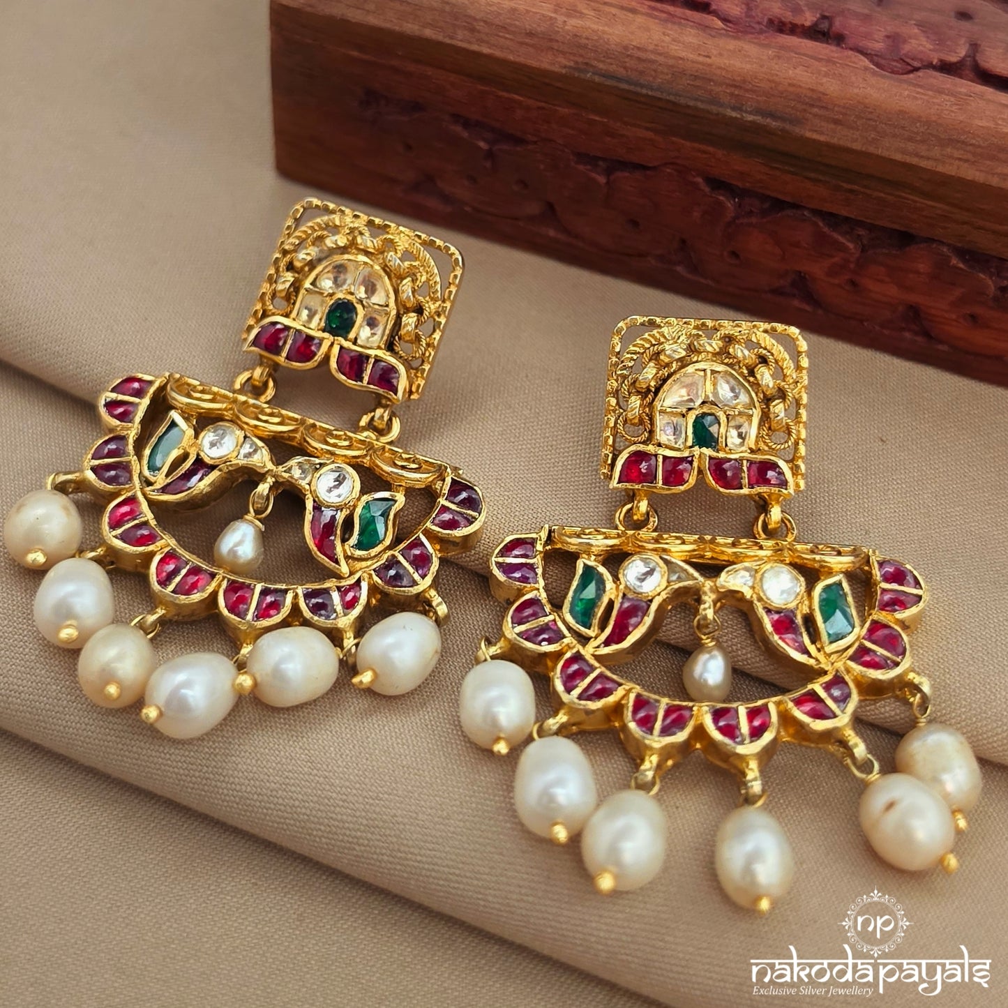 Squarish Birdy Kundan Pearly Earrings (Ge10952)