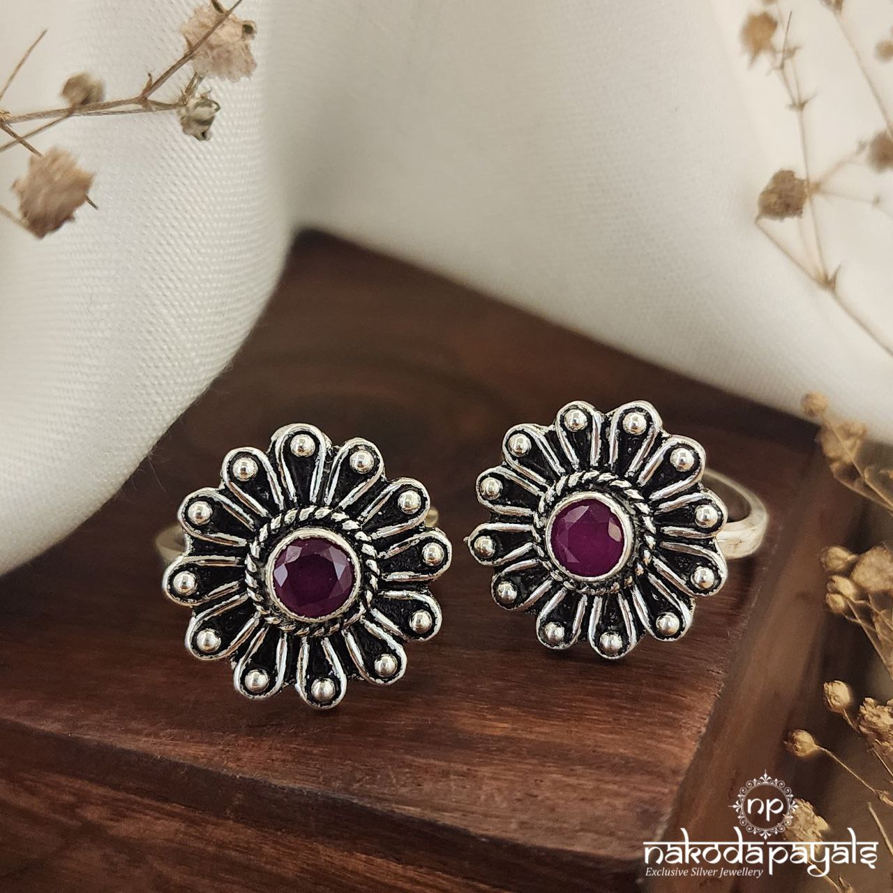 Red Floral Toerings (T4280)