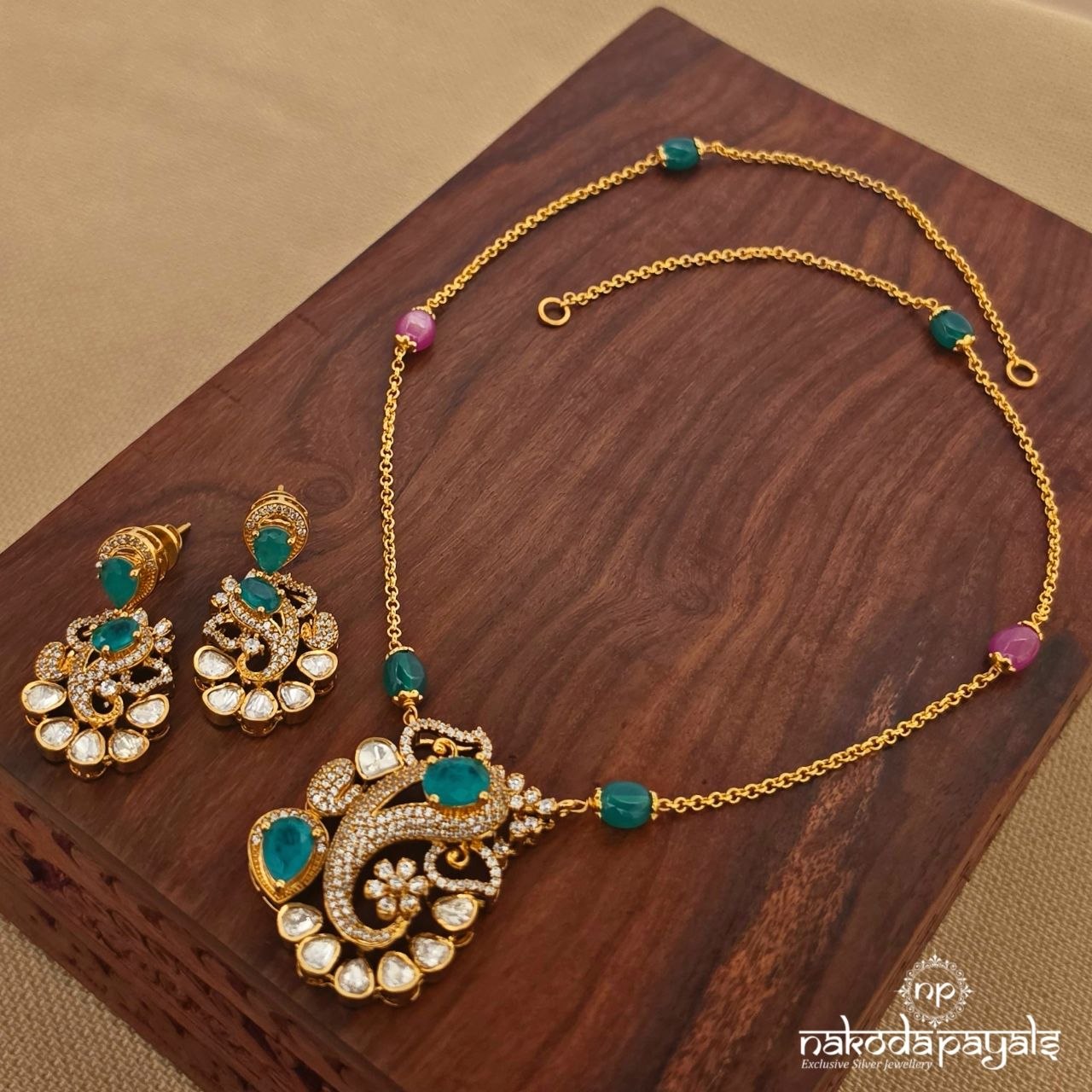 Mesmerizing Ganesha Neckpiece With Earrings (Gn10583)