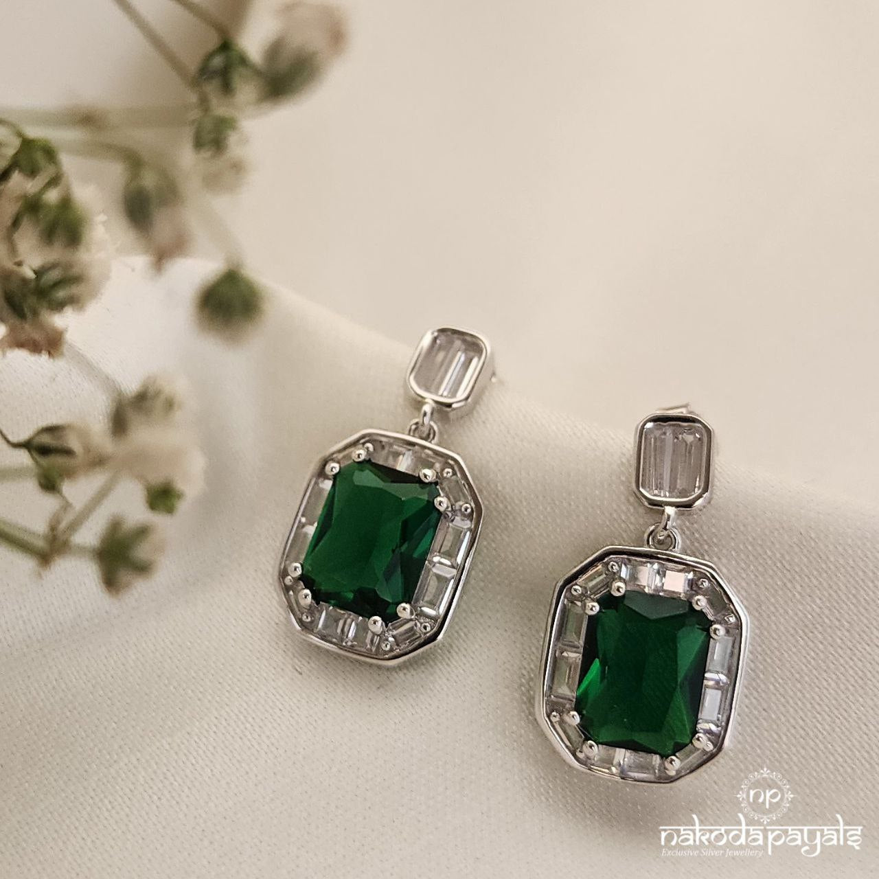 Stunning Emerald Drop Earrings (St2883)