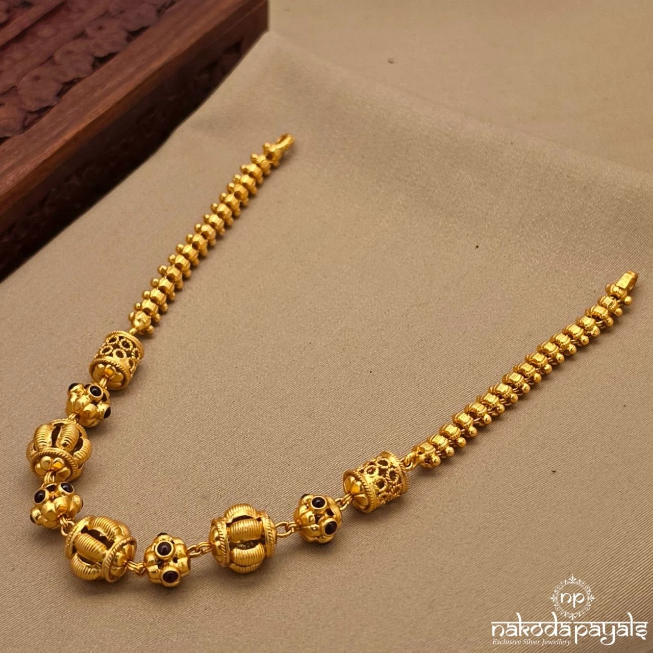 Mesmerizing Engraved Neckpiece (Gn10393)