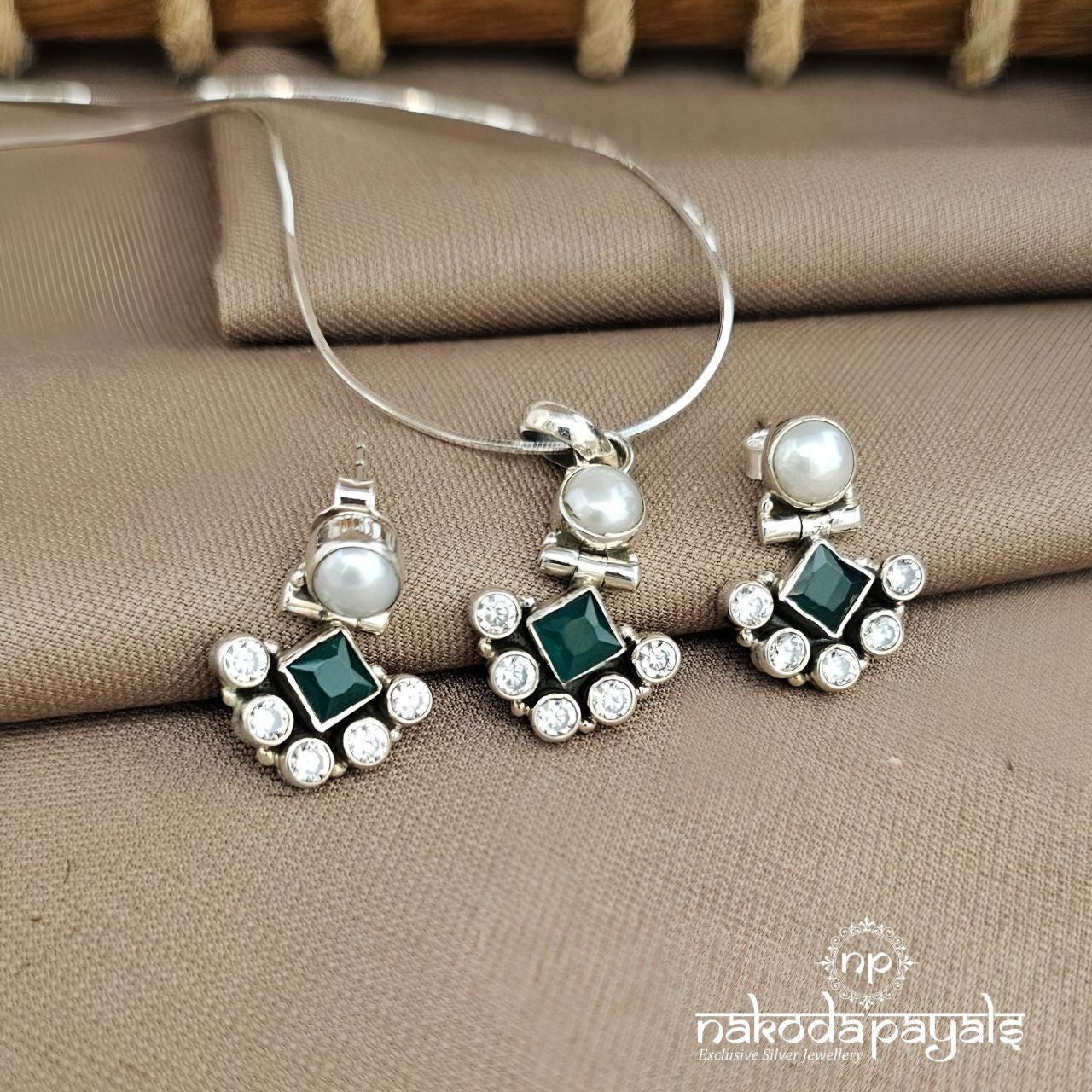 Green Pendant Set (N11538)