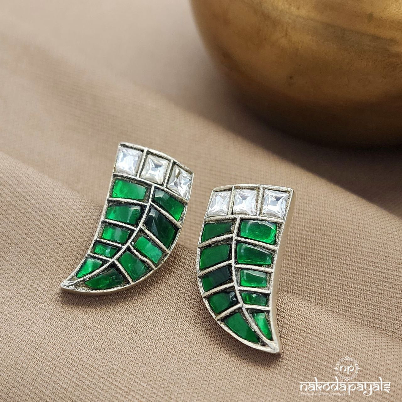 Green Puligoru Kundan Studs (S3776)