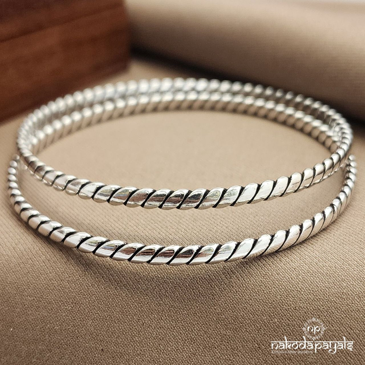 Oxidised Trending Bangle Pair (K6175)