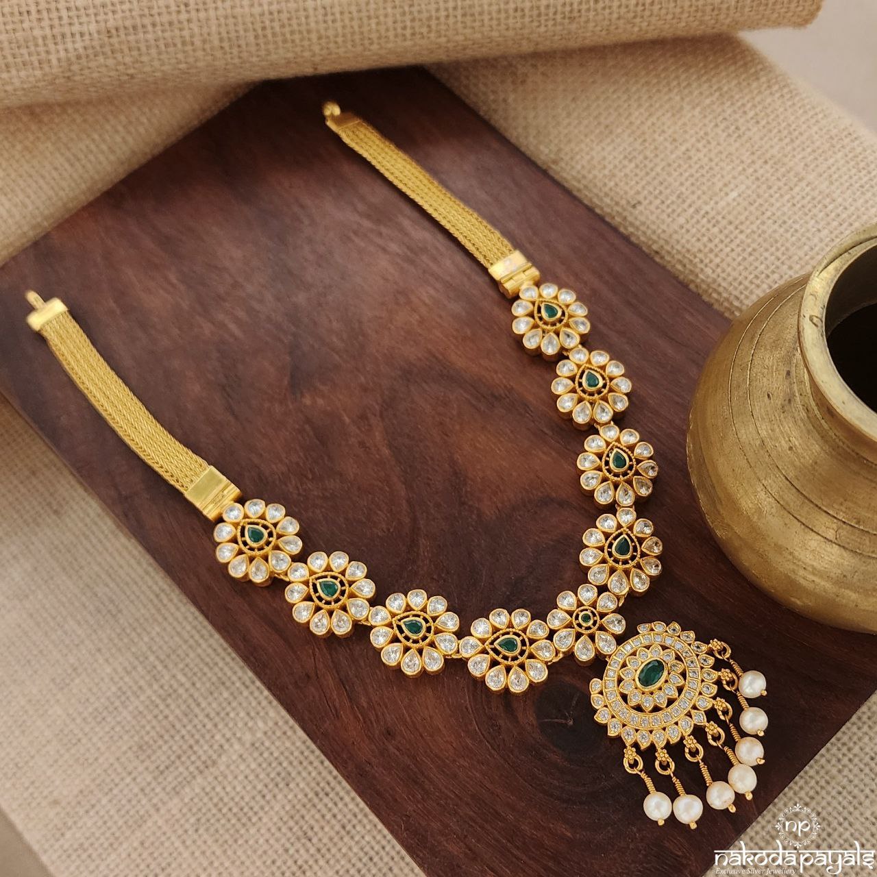 Pearled Drop White Neckpiece (Gn8795)