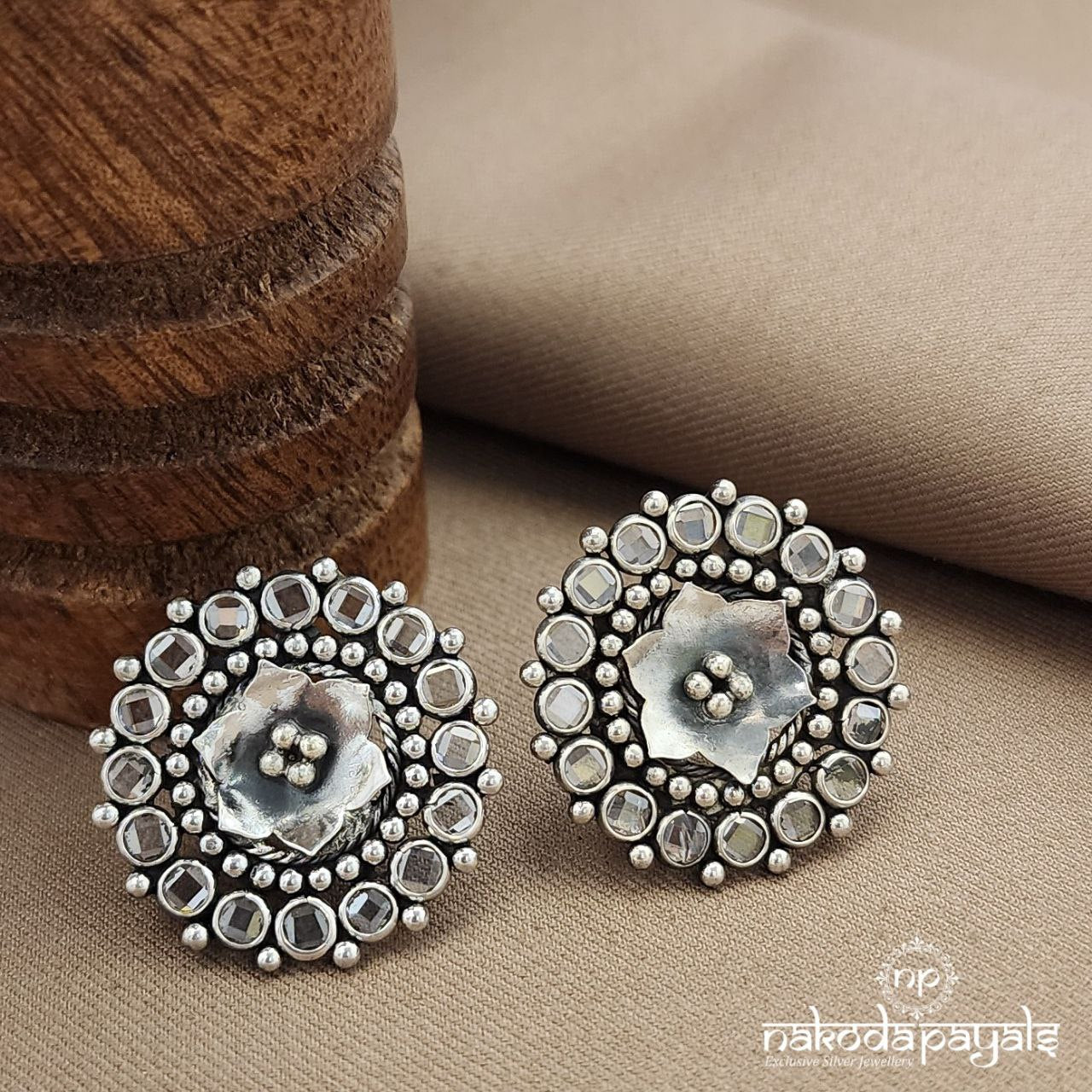 Floral Oxidised Studs (S3595)