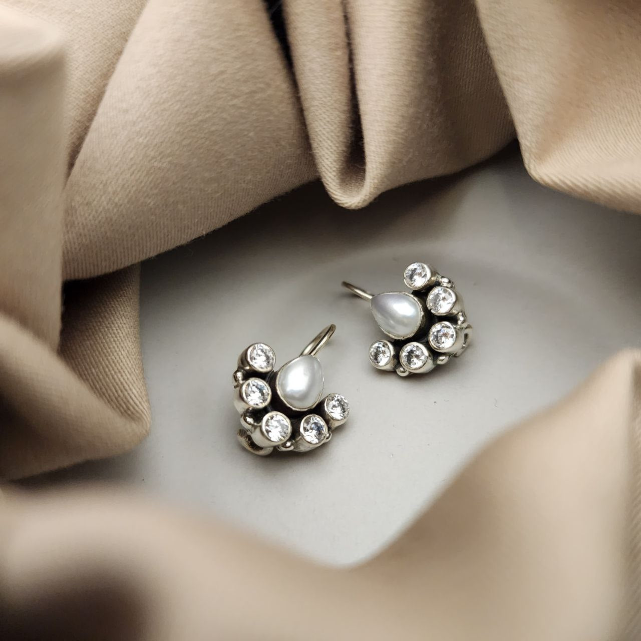 Drop Hangings (H2210)