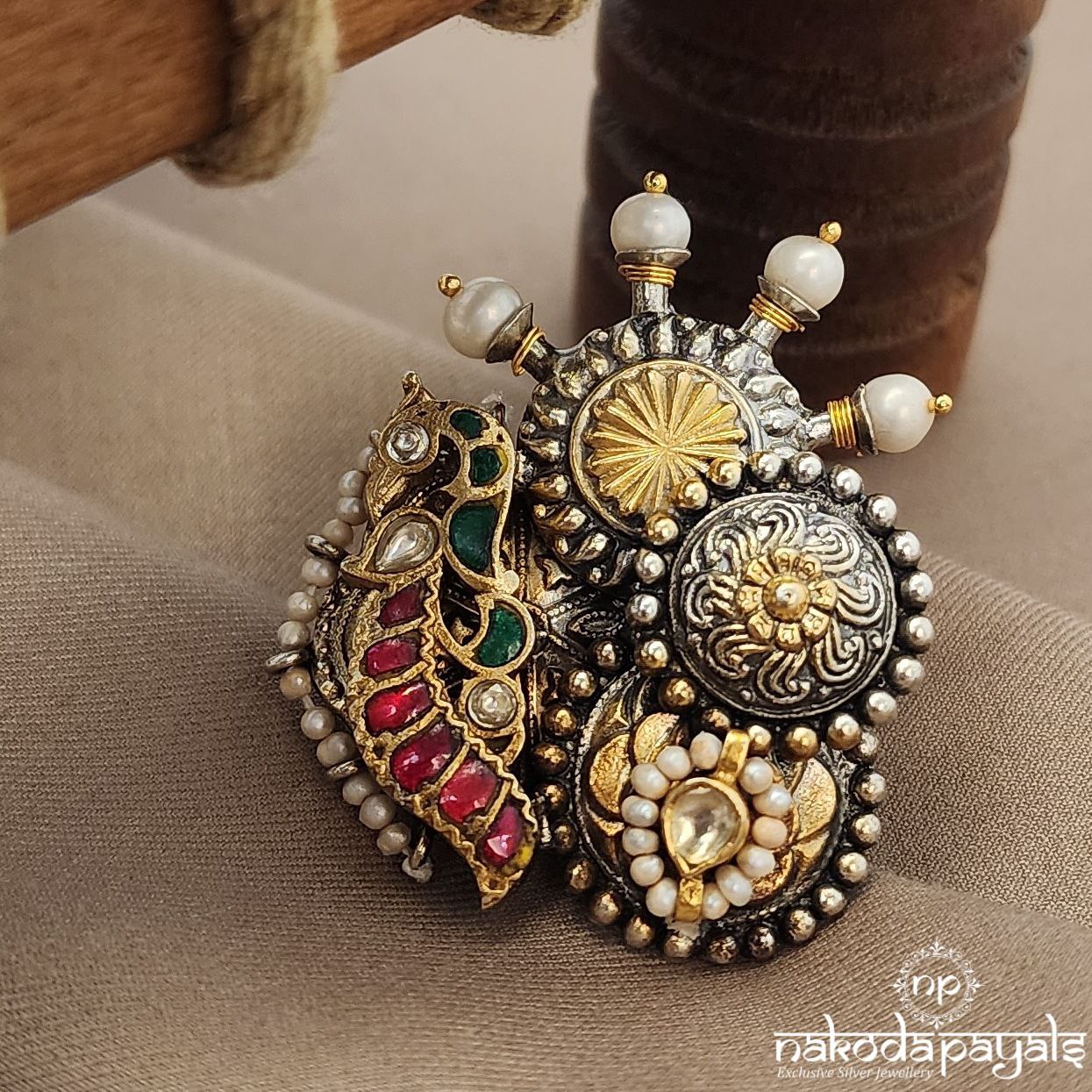 Traditional Kundan Pearled Finger Ring (F2879)