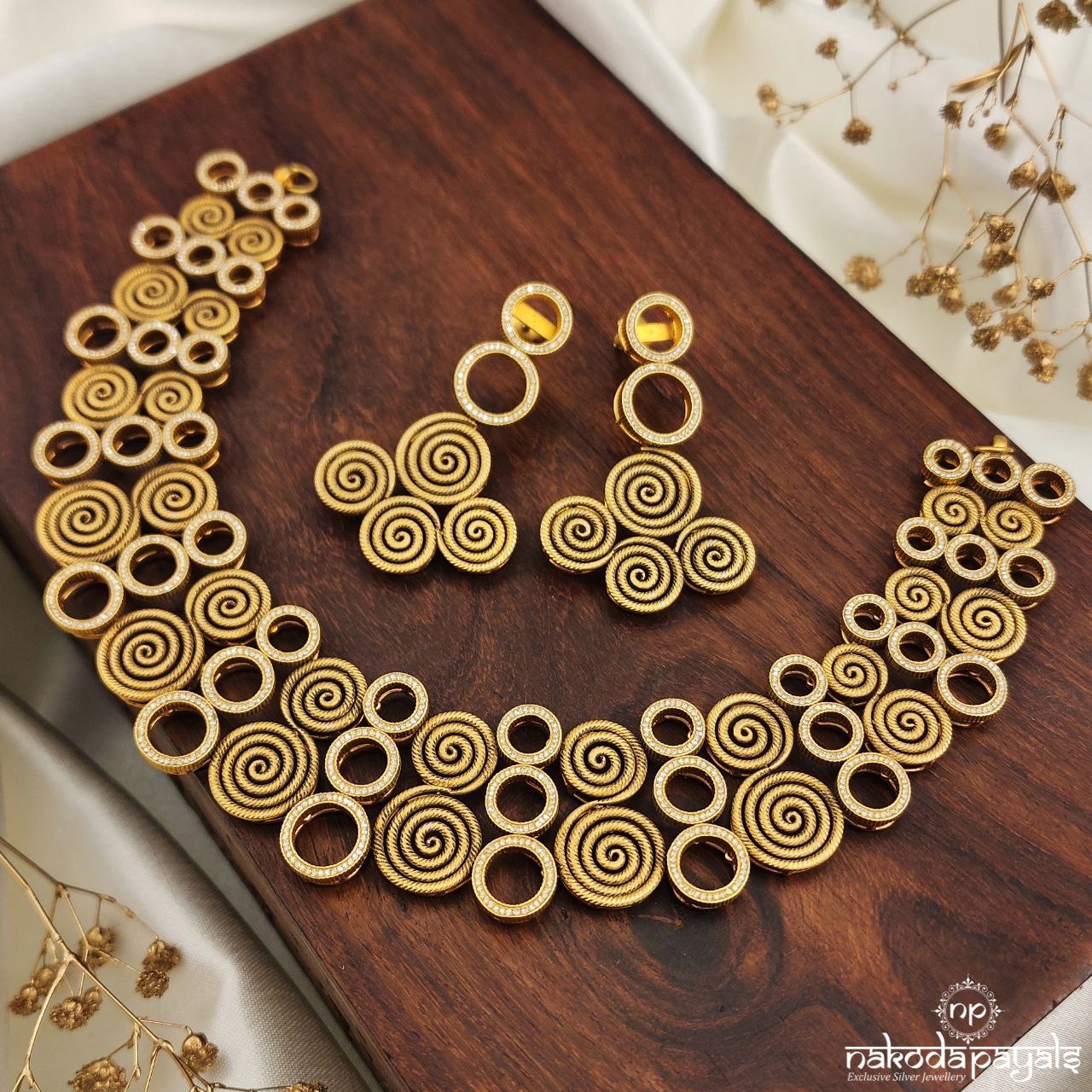 Circular Neckpiece With Earrings (Gn8646)