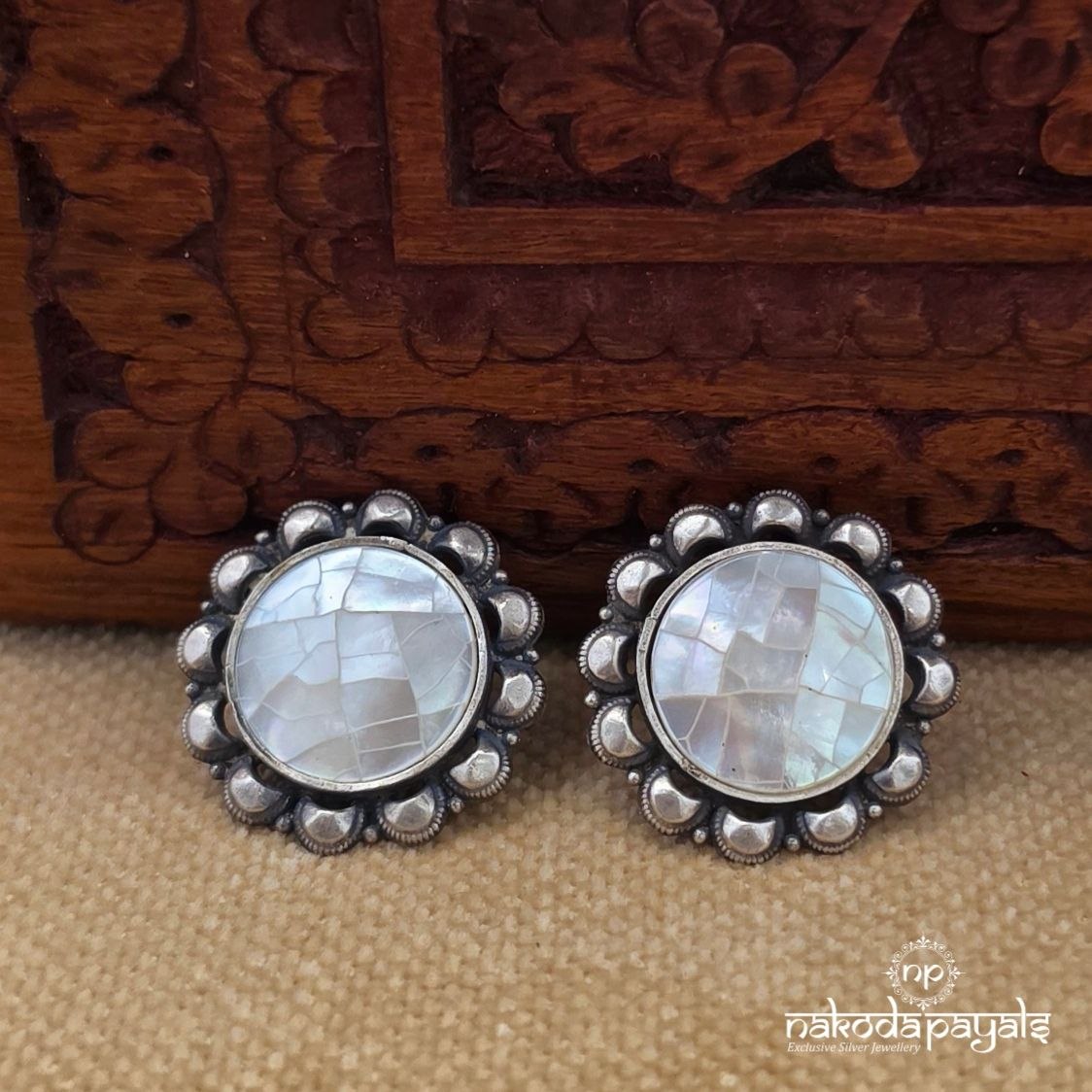 Circular Mother Of Pearl Studs (S4206)