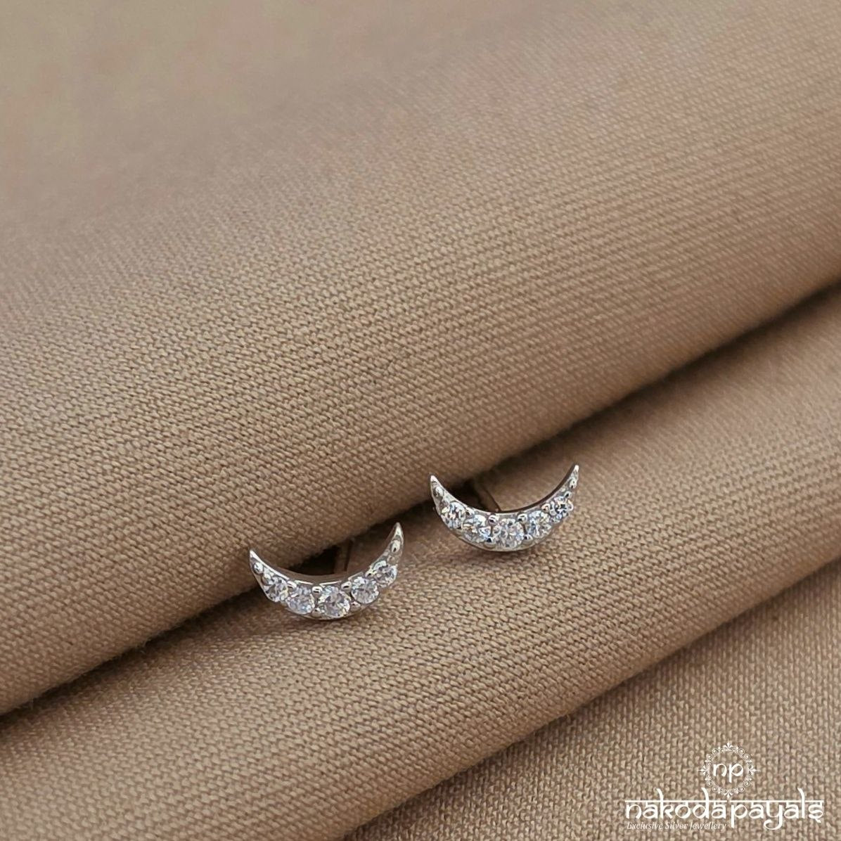 Amazing Half Moon Studs (St4101)