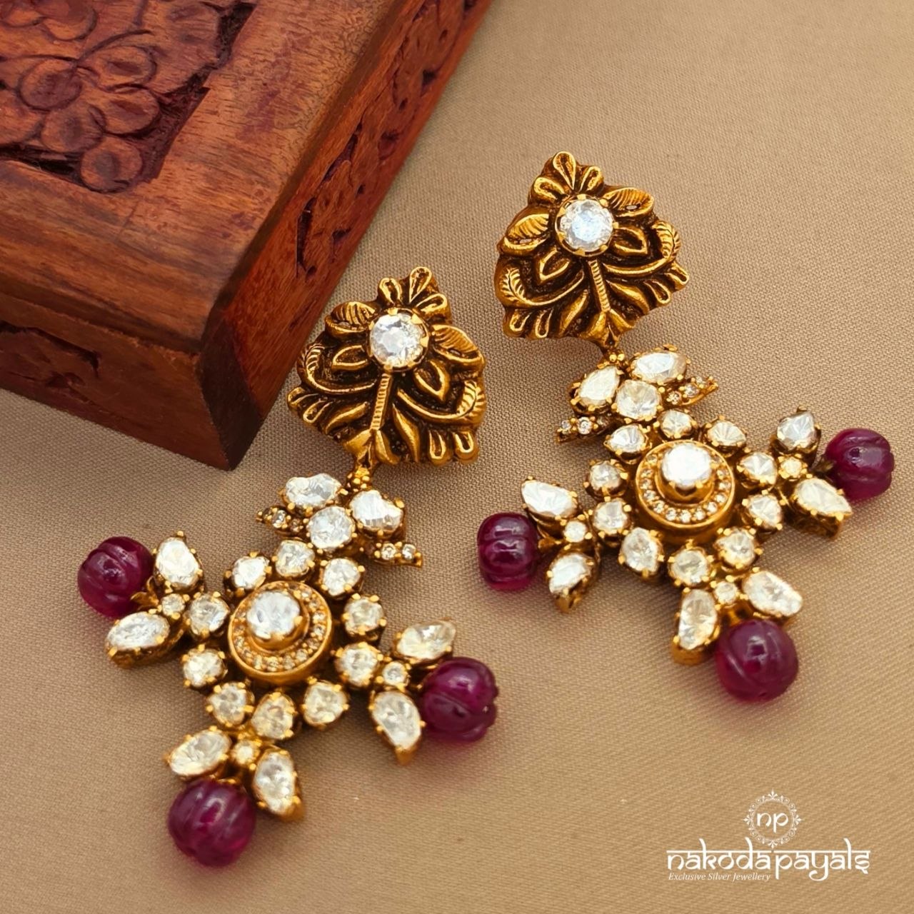Exclusive White Floral Chandbali (Ge10988)