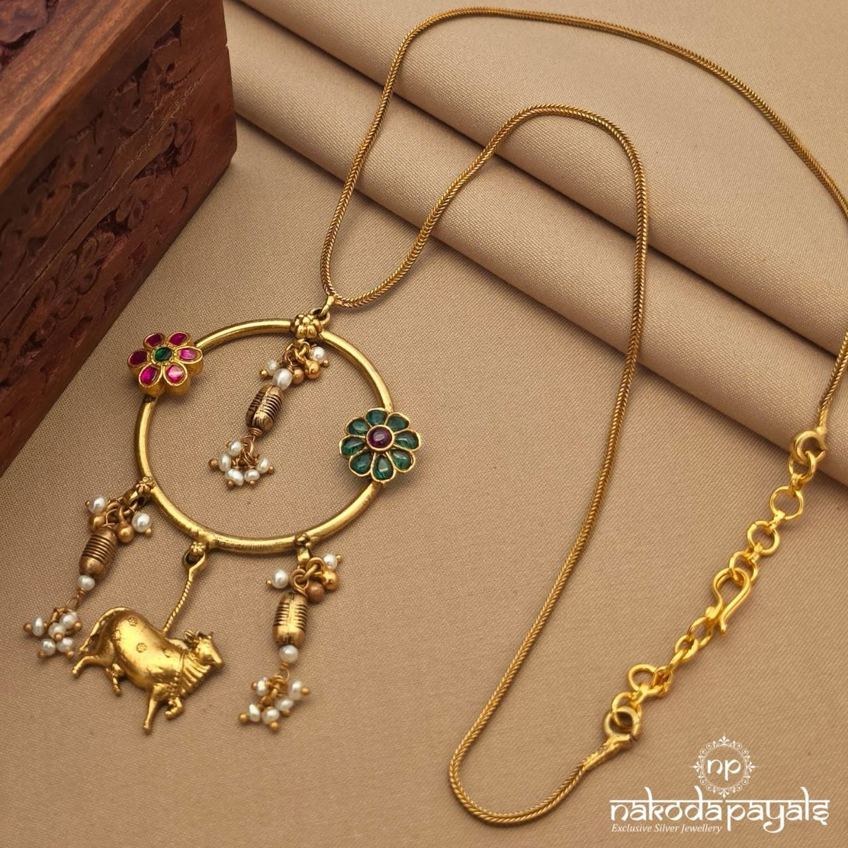 Exclusive Cow Drop Motif Neckpiece (Gn10891)