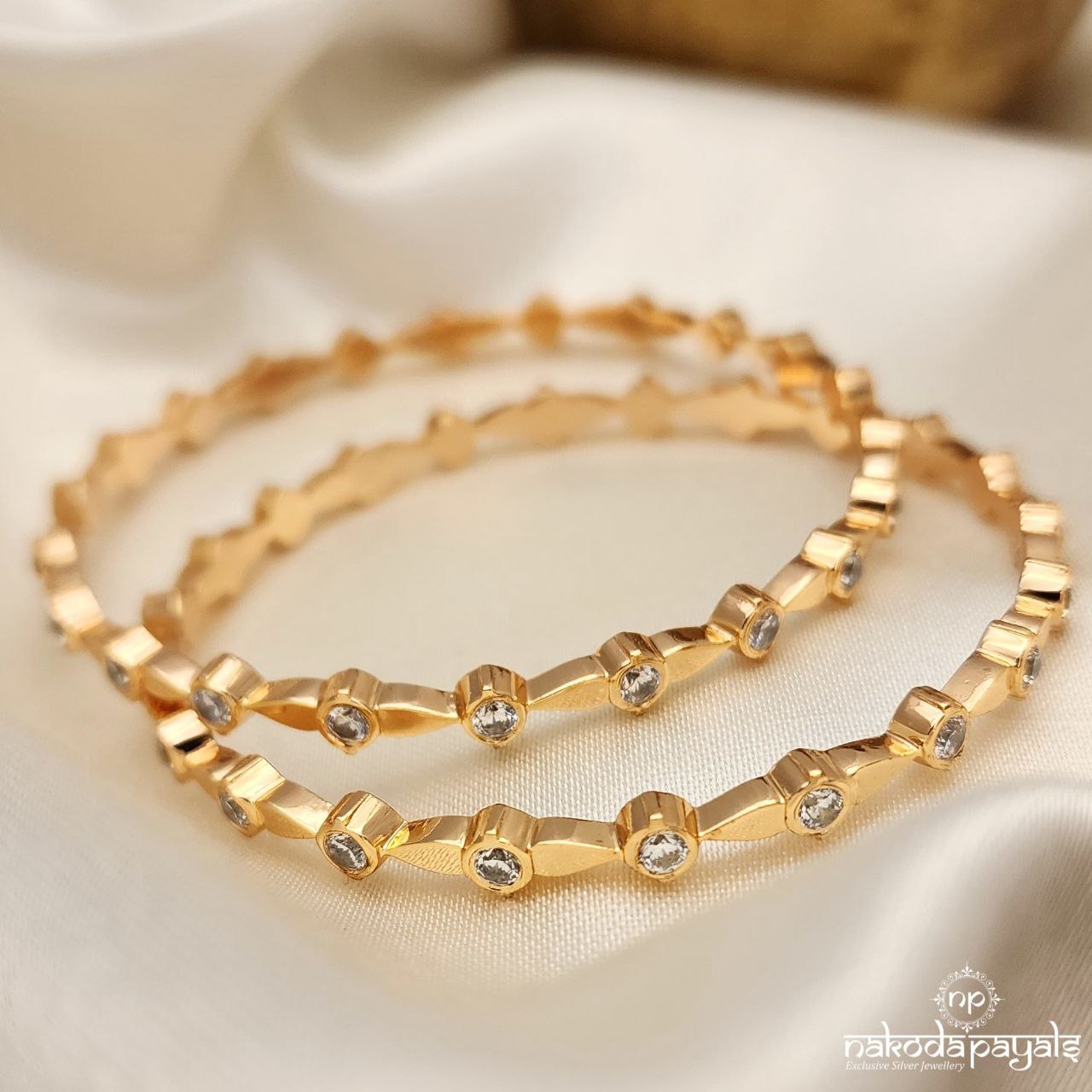 Gleaming White Bangles Pair (Gk2905)