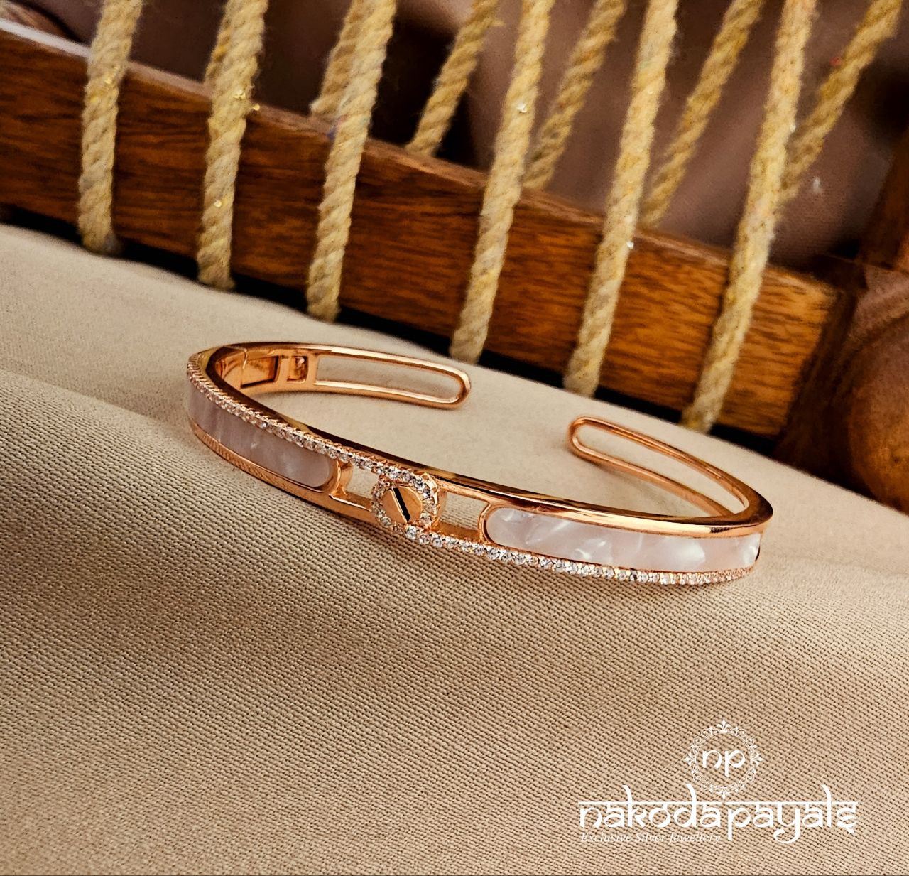 Gorgeous Mother Of Pearl Kada (St3911)